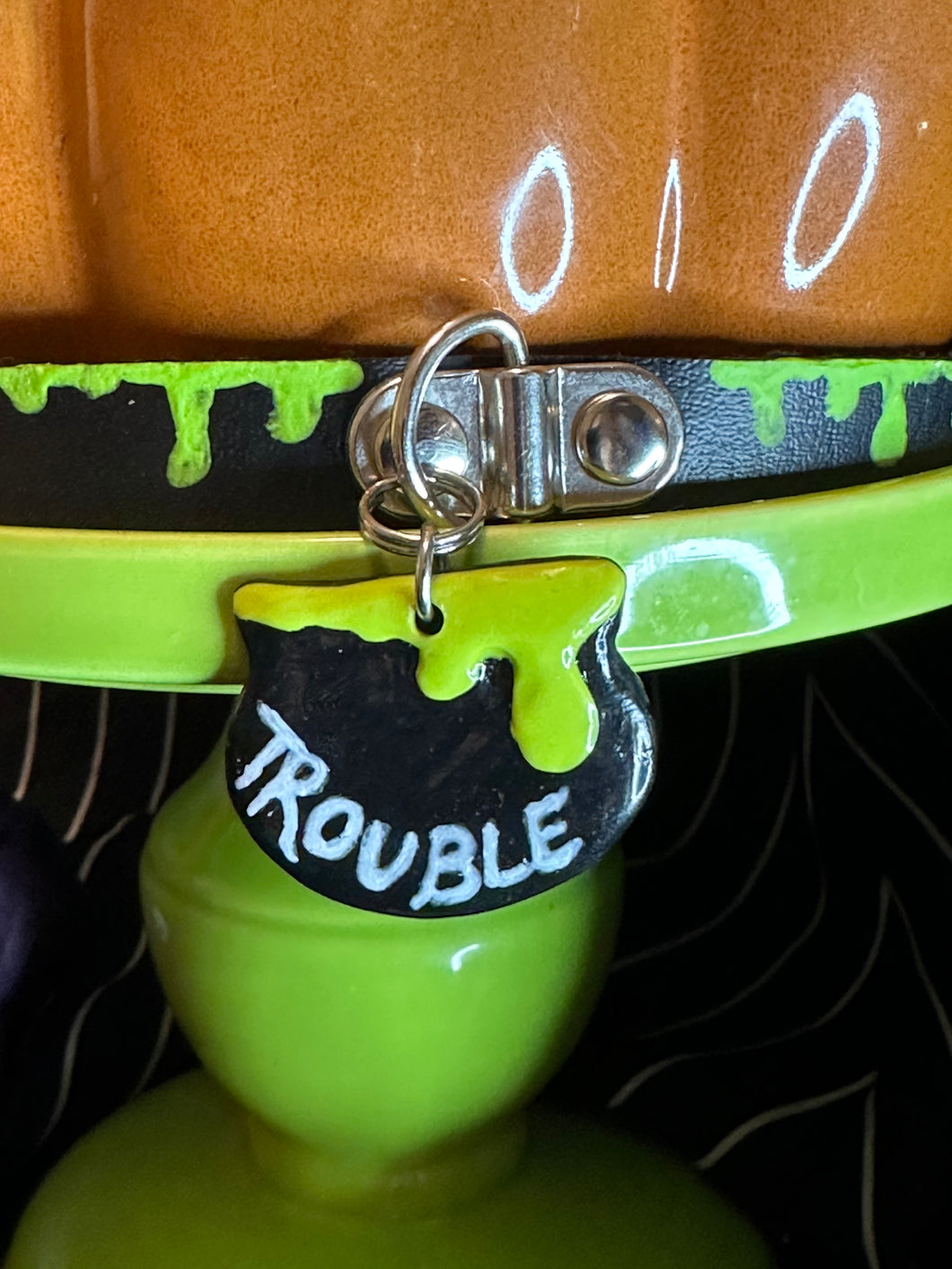 Green Trouble Cauldron Choker