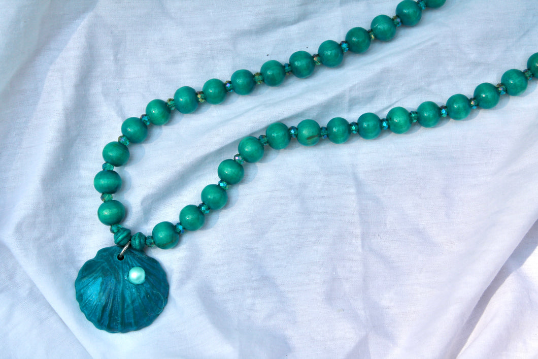 Peacock Green Beaded Necklace with Dark Blue Seashell
