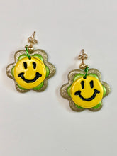 Load image into Gallery viewer, Smiley Flower Earrings
